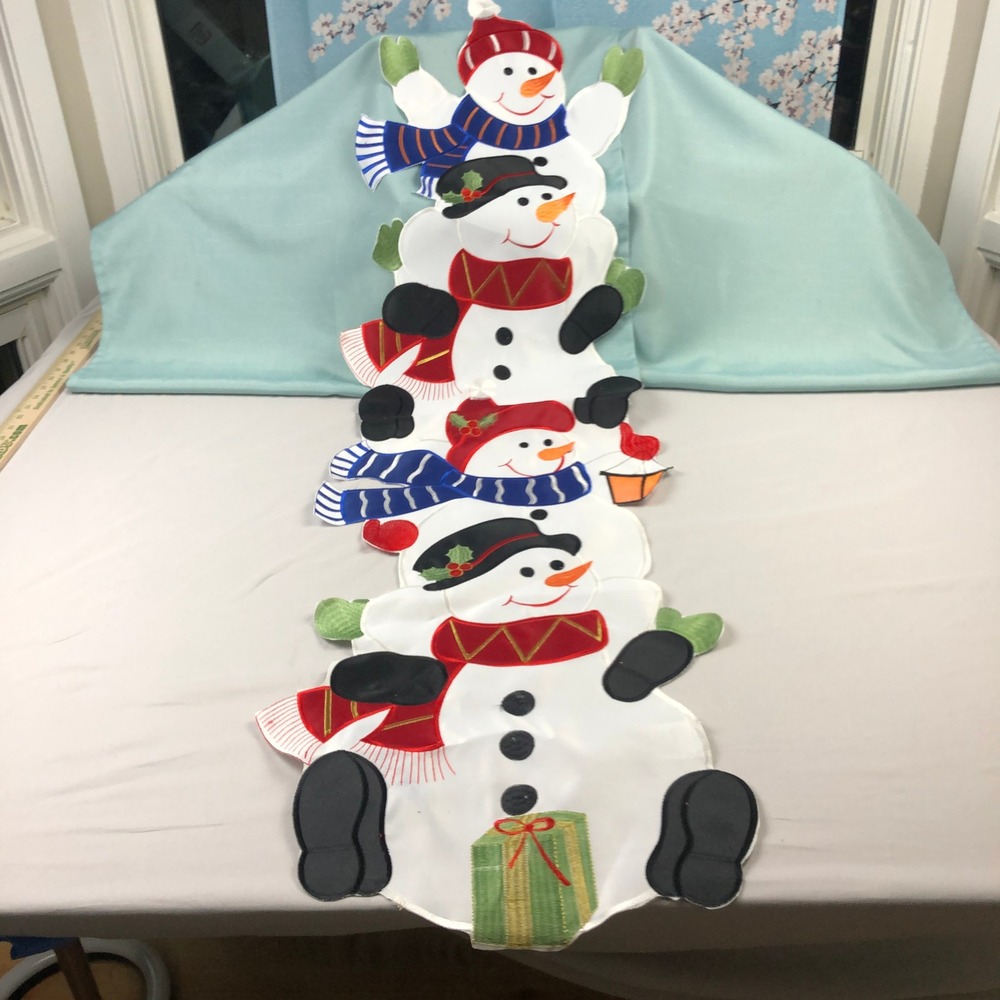 Signature Homestyles Stacking Snowmen Table Runner Embroidered Christmas Decor